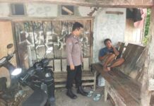 Sambangi warga, anggota Polsek subang laksanakan patroli cegah gangguan kamtibmas.