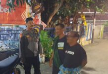 POLSEK CIWARU TINGKATKAN SAMBANG KAMTIBMAS MALAM HARI, AJAK WARGA JAGA KEAMANAN LINGKUNGAN
