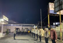 ANGGOTA POLSEK SUBANG HADIRI APEL ZONA 3, PERKUAT CIPTA KONDISI DI MALAM AKHIR PEKAN.