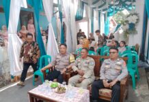 Bhabinkamtibmas Polsek Ciawigebang Bersama Satpol PP Kecamatan Ciawigebang Hadir Berikan Rasa Aman pada Hiburan Organ Dangdut Warga Desa Ciomas
