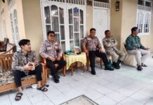 Bhabinkamtibmas Polsek Ciawigebang Bersama Pol PP Kecamatan Ciawigebang Amankan Hiburan Organ Dangdut di Desa Cihirup