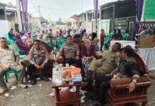 Bhabinkamtibmas Polsek Ciawigebang Bersama Pol PP Kecamatan Ciawigebang Laksanakan Pengamanan Hiburan Masyarakat di Desa Lebaksiuh