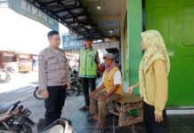 Patroli KRYD Siang Hari, Bhabinkamtibmas Polsek Ciawigebang Sambangi Pangkalan Ojek di Pasar Ciawigebang dan Sampaikan Himbauan Kamtibmas