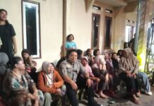 Bhabinkamtibmas Desa Kapandayan Sambangi Warga Binaan di Acara Hiburan Organ Dangdut, Sampaikan Imbauan Kamtibmas