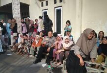 Sambangi Warga Binaan di Hiburan Organ Dangdut, Bhabinkamtibmas Desa Kapandayan Sampaikan Imbauan Kamtibmas