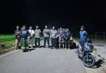 Patroli KRYD Malam Hari Polsek Ciawigebang Sambangi Warga Desa Pangkalan, Antisipasi C3 dan Gangguan Kamtibmas