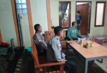 Patroli KRYD Malam Hari, Bhabinkamtibmas Polsek Ciawigebang Ajak Warga Desa Mekarjaya Jaga Keamanan Lingkungan