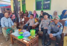 Polsek Ciwaru Hadiri Kegiatan Hajatan Warga, Pererat Silaturahmi dengan Masyarakat