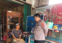 Cegah gangguan kamtibmas, anggota Polsek Subang lakukan patroli KRYD dialogis.