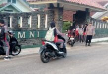 PERSONIL POLSEK SUBANG GELAR PH PAGI, WUJUDKAN KAMTIBCAR LANTAS DI LINGKUNGAN SEKOLAH.