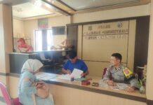 Bhabinkamtibmas Desa Sidaraja Kawal Proses Penerimaan Calon Kepala Dusun Manis