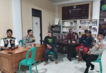 Patroli KRYD Malam Hari, Bhabinkamtibmas Polsek Ciawigebang Sambangi Perangkat Desa dan Linmas Desa Muncangela