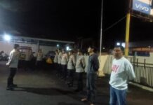 APEL ZONA 3 DI GELAR, KAPOLSEK SUBANG PIMPIN APEL KRYD MALAM MINGGU ANTISIPASI GANGGUAN KAMTIBMAS DI WILAYAH ZONA 3.