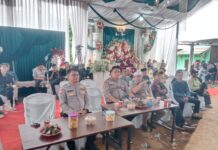 Bhabinkamtibmas Polsek Ciawigebang Laksanakan Pengamanan Hiburan Organ Dangdut di Desa Pamulihan