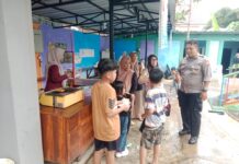 Bhabinkamtibmas Polsek Ciawigebang Patroli KRYD Siang Hari di Dino Waterpark, Sampaikan Imbauan Kamtibmas kepada Pengunjung