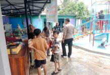 Patroli KRYD Siang Hari di Tempat Wisata Dino Waterpark, Bhabinkamtibmas Polsek Ciawigebang Sampaikan Imbauan Kamtibmas kepada Pengunjung