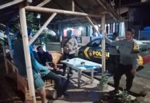 Patroli KRYD Malam Hari, Personel Polsek Ciawigebang Sambangi Warga Desa Cijagamulya dan Sampaikan Imbauan Kamtibmas