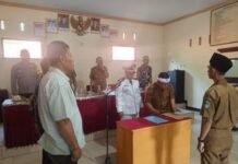 Polri Dukung Pemerintahan Desa, Bhabinkamtibmas Hadiri Pelantikan Kepala Dusun Puhun Desa Suganangan