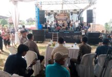 Bhabinkamtibmas Polsek Ciawigebang Bersama Satpol PP Kecamatan Ciawigebang Kawal Kelancaran Hiburan Organ Dangdut di Cihirup