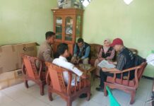 Melalui Sambang Kamtibmas, PS. Panit 1 Binmas Polsek Ciawigebang Ajak Pemdes Karamatmulya Aktif Jaga Keamanan Wilayah
