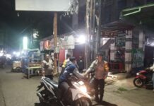 Bhabinkamtibmas Polsek Ciawigebang Gelar Patroli KRYD Malam Hari di Pasar Desa Ciputat Antisipasi Gangguan Kamtibmas Jelang Tahun Baru Islam 1448 H