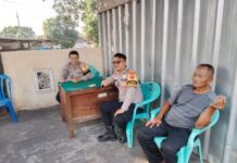Sambangi Warga Desa Ciawigebang, Bhabinkamtibmas Polsek Ciawigebang Berikan Imbauan Kamtibmas Saat Patroli KRYD Siang Hari