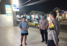 Patroli KRYD Malam Hari, Bhabinkamtibmas Polsek Ciawigebang Imbau Nasabah Bank bjb Ciawigebang Tingkatkan Kewaspadaan