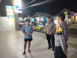 Patroli KRYD Malam Hari, Bhabinkamtibmas Imbau Nasabah Bank bjb Ciawigebang Tingkatkan Kewaspadaan