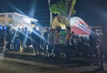 Anggota Polsek Ciawigebang Amankan Pagelaran Wayang Golek Milangkala Desa Susukan ke-340 Berjalan Aman dan Kondusif