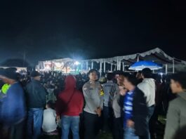 Personel Polsek Ciawigebang Laksanakan PAM Wayang Golek dalam Rangka HUT Desa Susukan ke-340