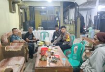 Bhabinkamtibmas Polsek Ciawigebang Sambangi Warga Desa Cimaranten, Ajak Jaga Kamtibmas Jelang Hari Bhayangkara ke-80