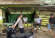 POLSEK LURAGUNG MELAKSANAKAN PATROLI MEMBERIKAN HIMBAUAN AGAR TETAP JAGA KEAMANAN