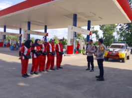 Anggota Polsek Cidahu Sambangi Karyawan SPBU Desa Cieurih, Sampaikan Himbauan Kamtibmas