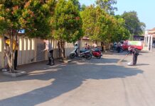 Sambut Hari Bhayangkara ke-80, Polsek Ciawigebang Polres Kuningan Bersama DKM Bersihkan Masjid At Taqwa