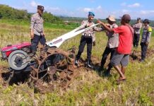Kolaborasi Polsek Ciawigebang dan Kelompok Tani Cibangbara Desa Mekarjaya Olah Lahan Pertanian Perkuat Ketahanan Pangan Daerah