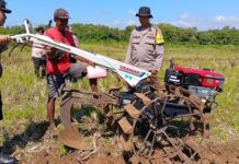 Dukung Program Ketahanan Pangan, Polsek Ciawigebang Bersama Kelompok Tani Cibangbara Desa Mekarjaya Siapkan Lahan Jagung Hibrida