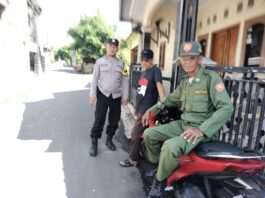 Bhabinkamtibmas Desa Kramatmulya Sambangi Linmas Desa Binaan