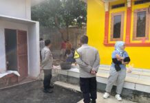 Melalui Pendekatan Kearifan Lokal, Anggota Bhabinkamtibmas Polsek Mandirancan Rangkul Tokoh Agama dan Adat demi Kedamaian