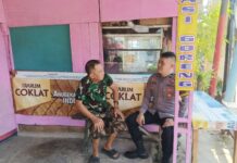 Hidupkan Kembali Pos Satkamling, Aipda Teguh Diantoro Silaturahmi ke Kediaman H. Maman