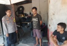 Hangatnya Edukasi Kamtibmas di Bengkel Motor, Bhabinkamtibmas Polsek Mandirancan Ingatkan Batas Modifikasi