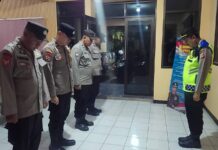 Benteng Pertahanan Malam Hari, Kapolsek Mandirancan Cek Kesiapan Pasukan Pengawal Keamanan Warga