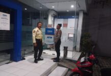 Anggota Polsek Kramatmulya Gelar Patroli Malam, Antisipasi C3 dan Gangguan Kamtibmas Sambangi Security Bank BRI Unit Kramatmulya