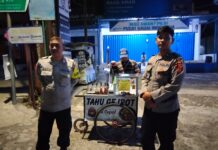 Sinergitas Keamanan Terjaga, Unit Patroli Polsek Mandirancan Kokohkan Komunikasi Publik dengan Petugas Sektor Vital