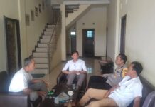 Lebih Dekat dengan Masyarakat, Bhabinkamtibmas Polsek Mandirancan Ajak Perangkat Desa Kertawinangun Perkuat Sinergitas Harkamtibmas