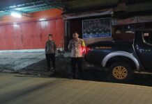 Menembus Sunyinya Malam, Personel Patroli Mobile Polsek Mandirancan Jaga Ketenteraman Pusat Pertokoan