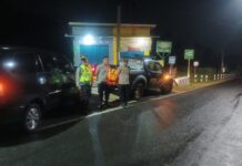 Menembus Dinginnya Malam, Kapolsek Mandirancan Pimpin Personel Amankan Simpang Pakembangan dari Ancaman Kriminalitas