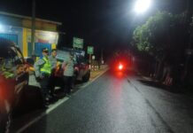 Kemitraan Kamtibmas di Garis Batas, Kapolsek Mandirancan Pimpin Patroli KRYD Bersama Anggota Jaga Kondusifitas Wilayah