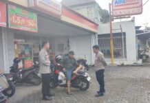Edukasi Kewaspadaan Kasir Ritel, Ka SPKT 2 Polsek Mandirancan Sosialisasikan Tips Tangkal Gendam dan Berita Hoax