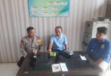 Bhabinkamtibmas Desa Cikubangsari Sambangi Perangkat Desa Cikubangsari