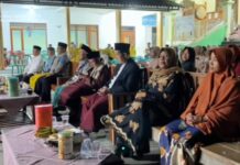 Sambut Malam 1 Muharram 1448 H, Kanit Propam Polsek Mandirancan Bersama Kades Hadiri Tausiyah Religi di Halaman Kantor Desa
